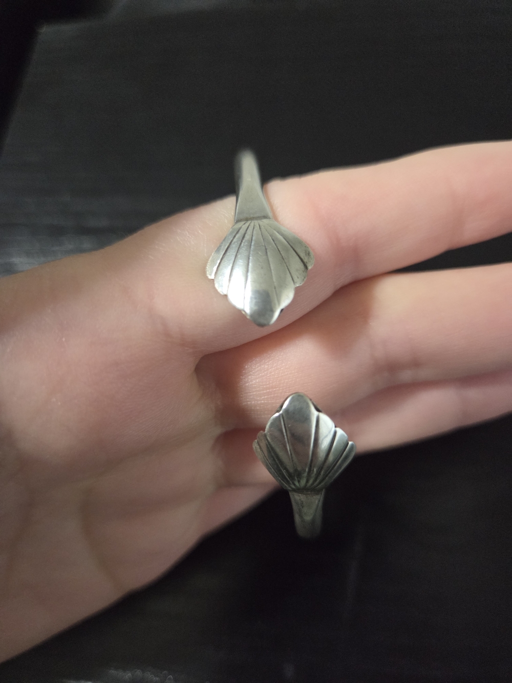Sterling Silver Cuff Bracelet Open End Shell Bypass Design 12.7g Vintage - Picture 5 of 7